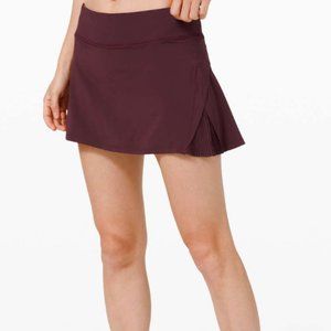 playoff pleats skirt size8   cassis lululemon